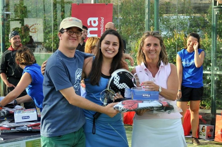 Padel Preisverleihung für Kinder mit Behinderung