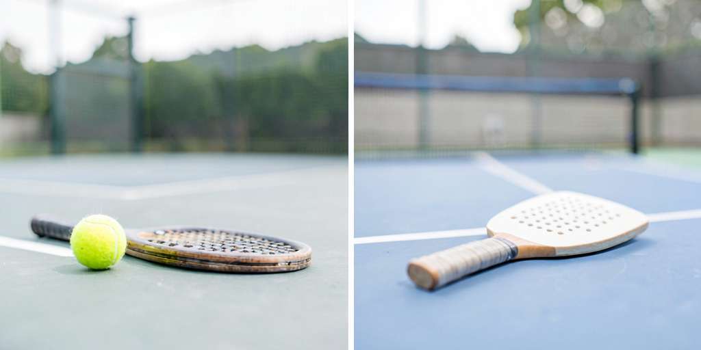 Auf dem blauen Spielfeldbelag liegen Schläger und ein gelber Ball, die an Pickleball oder Padel erinnern. Spielspaß durch schnelle Rallys.